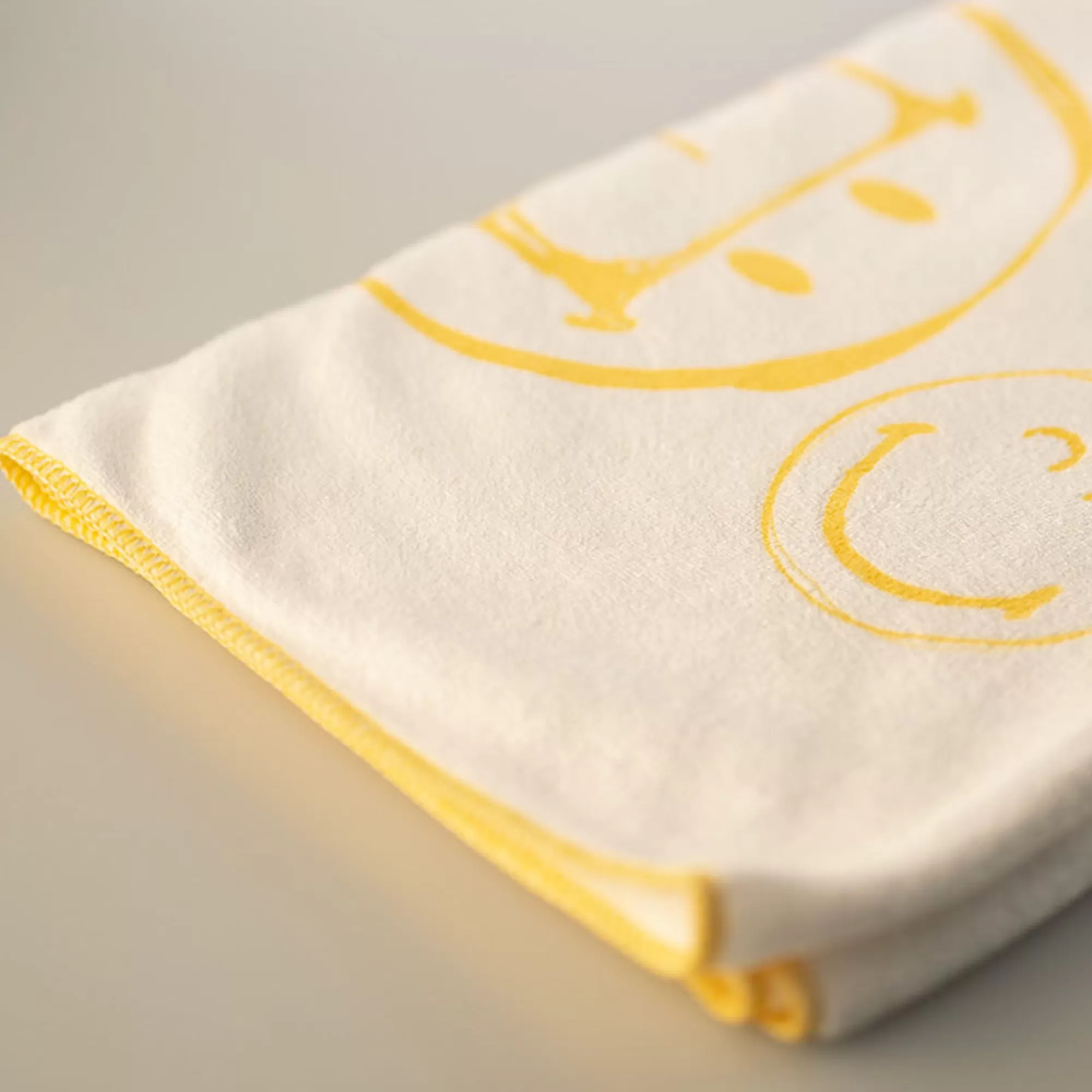 MINISO Smiley World-Asciugamano Grande Collezione Smiley World - Giallo