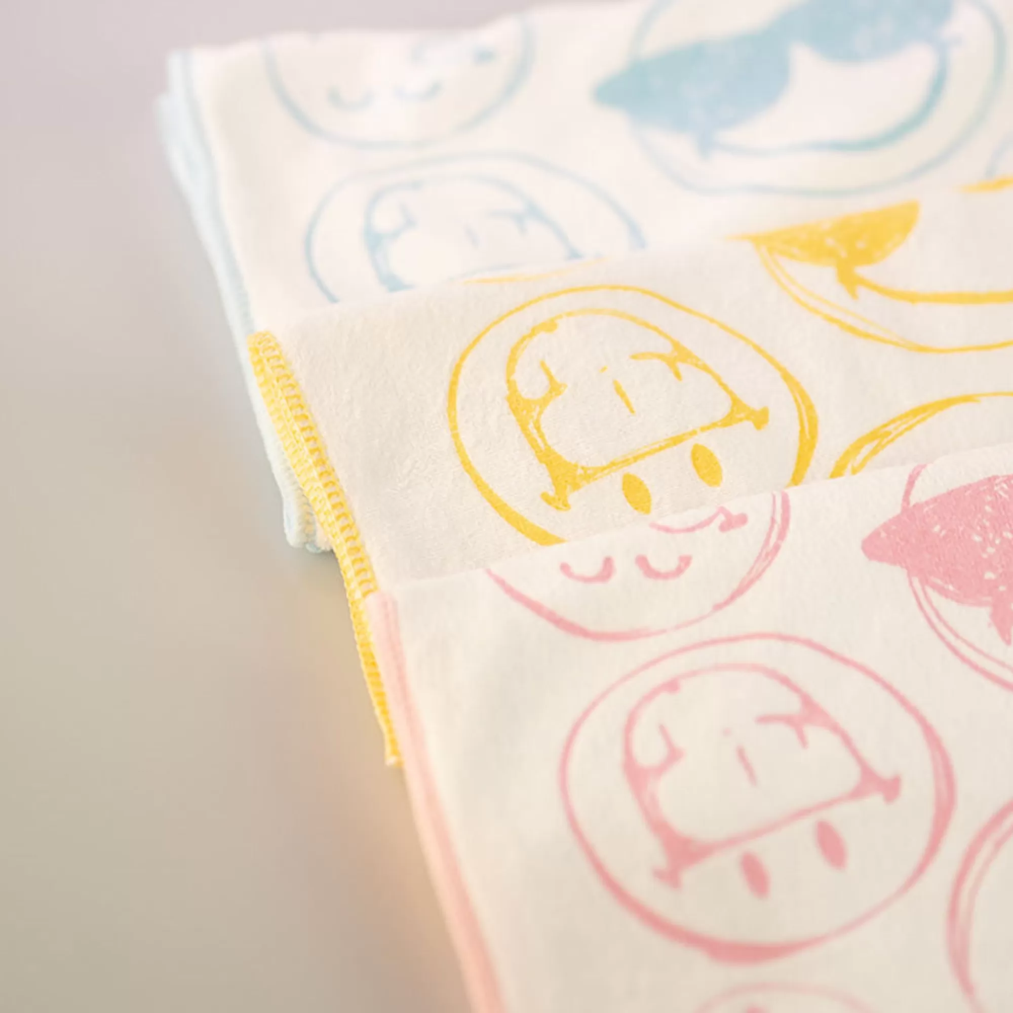 MINISO Smiley World-Asciugamano Piccolo Collezione Smiley World - Giallo