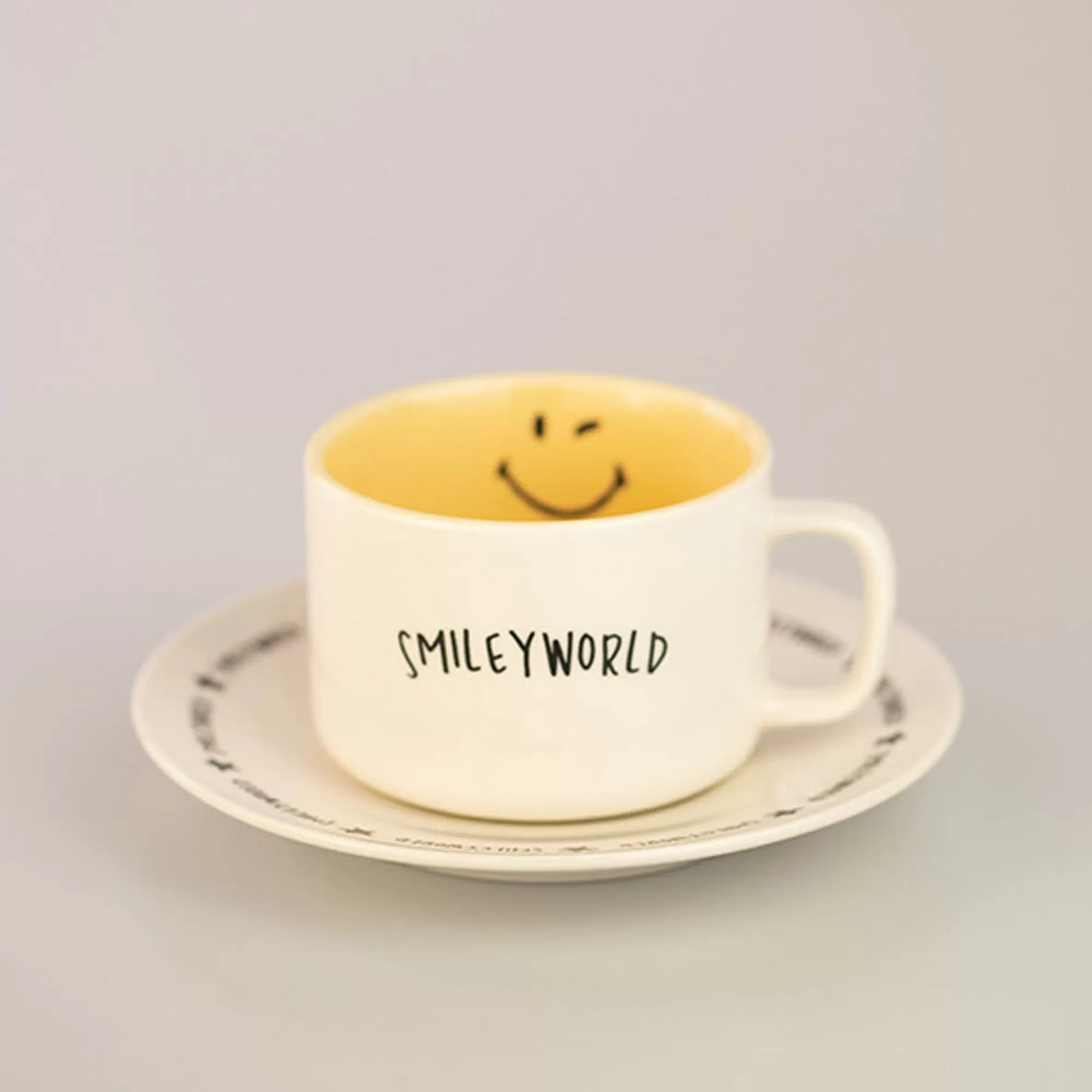 MINISO Smiley World-Tazza E Piattino - Collezione Smiley World (200Ml)