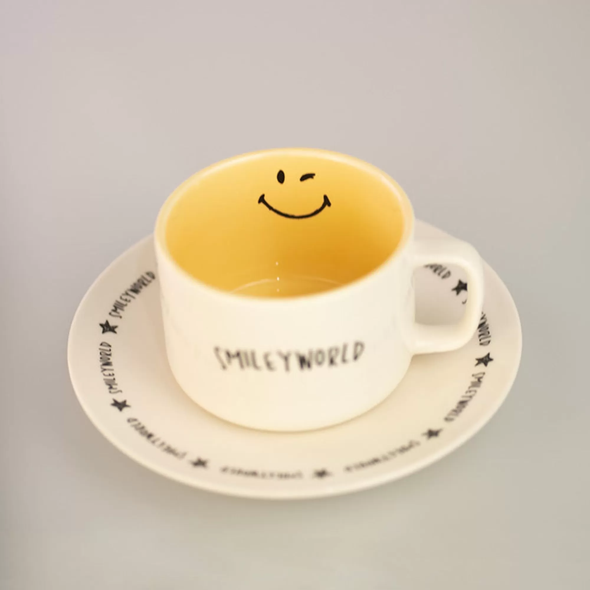 MINISO Smiley World-Tazza E Piattino - Collezione Smiley World (200Ml)